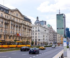 Zakazano działalności w wieżowcu w centrum Warszawy, ale hotel działa dalej. Jak to możliwe?