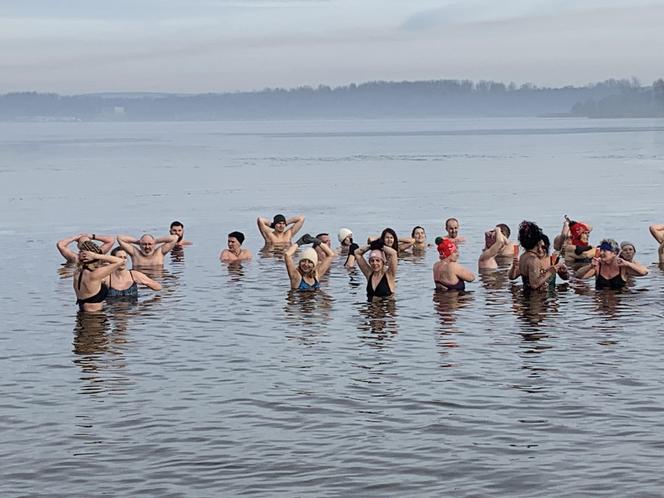 Sylwestrowe morsowanie na Pogorii w Dąbrowie Górniczej