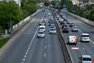 Warszawa: Reporterzy SE pojechali Trasą Łazienkowską 40 km/h. Kierowcy chcieli ich pobić [WIDEO, GALERIA]