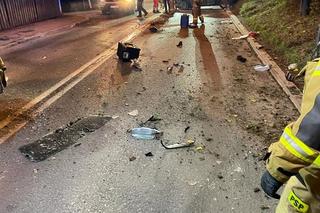 Młody kierowca wypadł z jezdni i huknął w drzewo. Szalał po Zakopanem w środku nocy