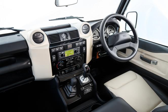 Land Rover Defender Works V8 - 70th Edition