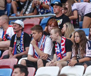 Górnik Zabrze - Termalica Nieciecza. Niesamowita atmosfera na Arenie Zabrze! Kibice Górnika dopingują swoją drużynę
