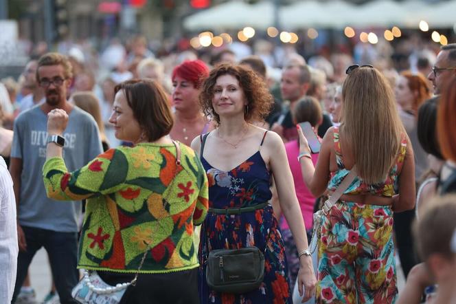 Potańcówka pod Teatrem Śląskim w Katowicach. Tłumy wręcz oszalały ZDJĘCIA