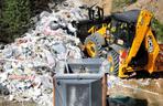 Nielegalna utylizacja śmieci w lesie