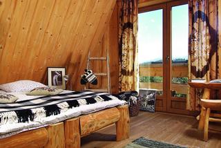 drewniany dom w górach sypialnia