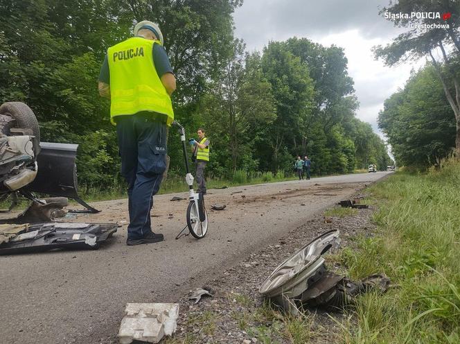 Tragedia pod Częstochową. Nie żyje 39-letni kierowca, jego brat walczy o życie w szpitalu