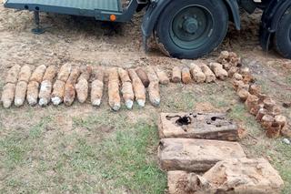 Plac przy podstawówce jak wielkie pole minowe. Wykopali ponad 70 niewybuchów