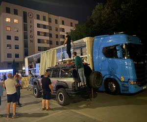 Strażacy-ochotnicy zorganizowali zbiórkę dla powodzian. „Udało się zapełnić tira po brzegi” [ZDJĘCIA]