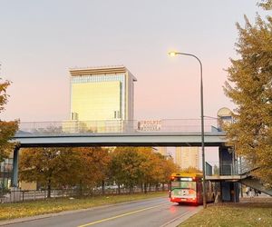 Banery na kładkach w Warszawie. Uwolnić księdza Michała