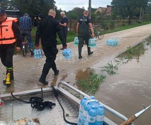 Policjanci z woj. lubelskiego pomagają mieszkańcom na Dolnym Śląsku