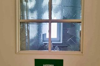 Horror w Centrum Pomocy Socjalnej. Kobieta uciekła przed napastnikiem do łazienki. To nie był koniec