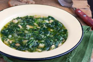 Zupa szpinakowa z soczewicą i fasolą: obłędny przepis na pożywną i smaczną zupę