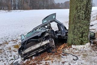 Śmiertelny wypadek pod Węgorzewem. Zginęła młoda kobieta [ZDJĘCIA]