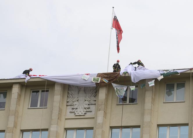 Aktywiści weszli na dach Ministerstwa