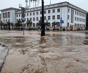 Nysa. Ratownicy WOPR i GOPR z całego kraju zjeżdżają do miasta. Dwugodzinne kolejki w sklepach