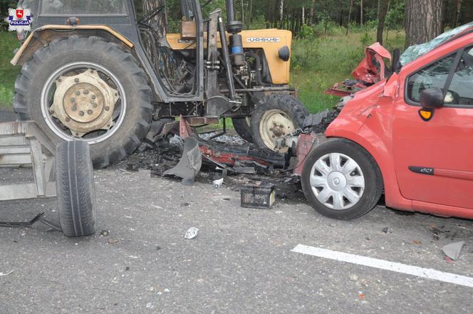 Zderzenie ciągnika i osobówki w Kolonii Świerszczów