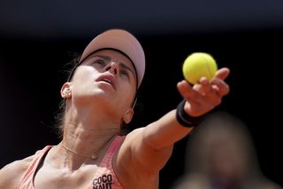 Magda Linette poza burtą Roland Garros! Siódma wielkoszlemowa porażka z rzędu. Dunka Tauson za mocna 