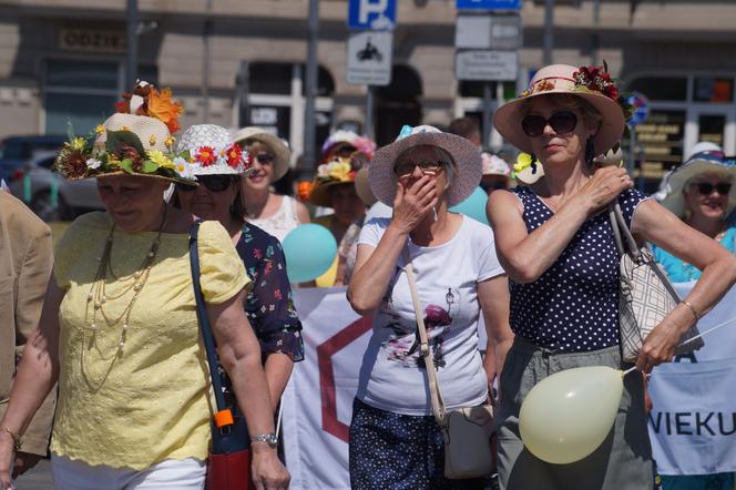 Radosna Parada Kapeluszowa 2023 przeszła ulicami Bydgoszczy! [ZDJĘCIA]