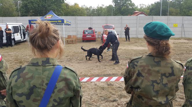 Rzucali granatem do celu, ciągnęli ciężarówkę i strzelali z broni. Zlot klas mundurowych z regionu za nami!