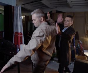 M jak miłość odc. 1874 po wakacjach. Jakub Karski (Krzysztof Kwiatkowski), nowy wróg Chodakowskich, Brzeziński (Grzegorz Kowalczyk)