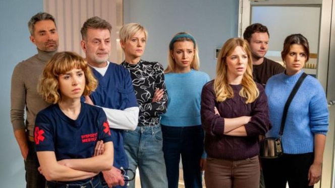 Na sygnale, odc. 704. Ela Siemaszko (Aleksandra Kądziołka), Martyna (Monika Mazur), Britney (Paulina Zwierz), Wiktor (Wojciech Kuliński), Nowy (Kamil Wodka), Basia (Anna Wysocka), Anna (Lea Oleksiak), Benio (Hubert Jarczak)