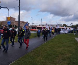 Hutnicy i koksownicy wyszli na ulice w Dąbrowie Górniczej. Apel do rządu o ratunek dla branży i tysięcy miejsc pracy