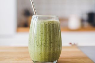 Kiedy jest sezon, te owoce dodaję do smoothie ze szpinaku. Piję je nie tylko na diecie 