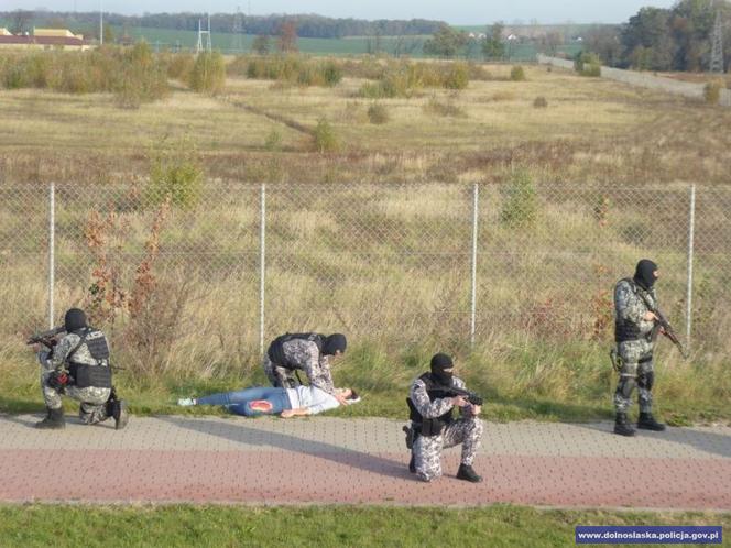 Pościg za porwanym autobusem i strzelanina z terrorystami. Tak szkolą się policjanci!