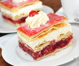 Ciasto Zemsta teściowej, czyli odwet na super słodko. Deser na gotowym cieście francuskim