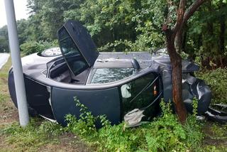 Groza na drodze w Toruniu. Dwa samochody wypadły z jezdni! 
