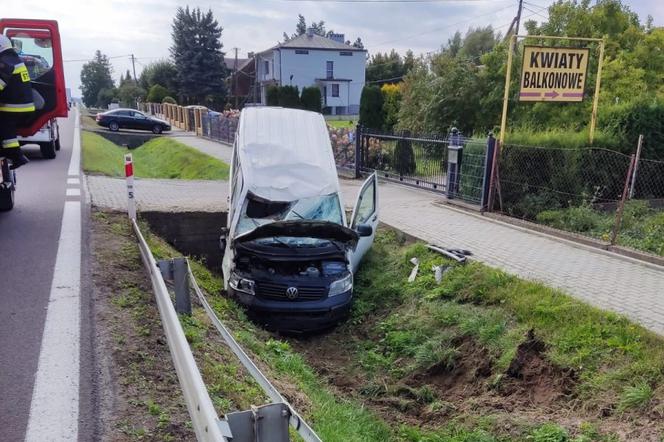 Przemyśl i Orły: Pijany kierowca z narkotykami. Bus wylądował w rowie