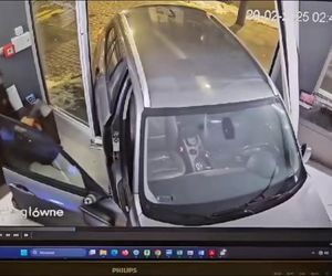 Wjechali autem do jubilera, a potem uciekli z łupem! Jest nagranie z napadu
