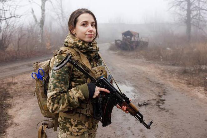 Ukrainki chwyciły za broń. Zawstydzają nie tylko urodą, ale przede wszystkim odwagą! 