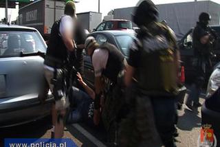 Policja rozbiła gang samochodowy z Wołomina. WIDOWISKOWA akcja na autostradzie A2