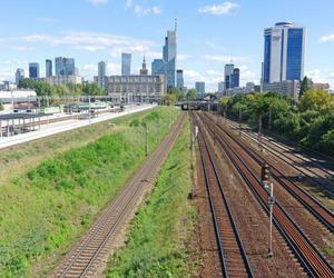 Koniec marzeń o szybkich remontach PKP w Warszawie. Zimny prysznic to mało powiedziane