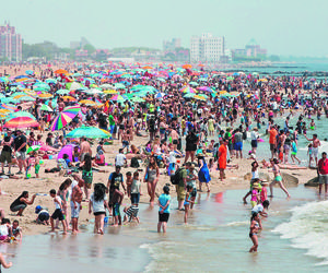 Po latach wpuścili ludzi na plażę