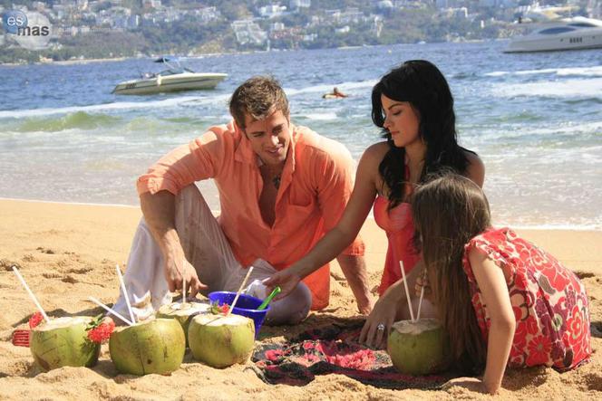 Nie igraj z aniołem (Cuidado con el angel). Juan Miguel (William Levy), Marichuy (Maite Perroni)