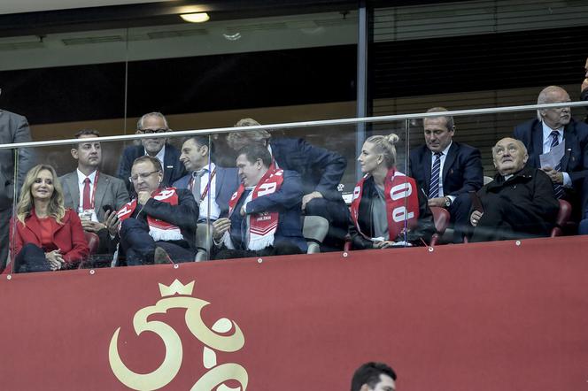 Jacek Kurski z żoną na meczu Polska-Macedonia