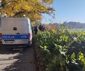 Zaginięcie Karoliny Wróbel. Wypompowano wodę ze zbiornika, a służby przeczesują dno