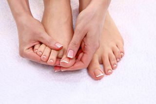 Paznokcie u nóg - jak o nie dbać? Choroby paznokci, pielęgnacja, pedicure 