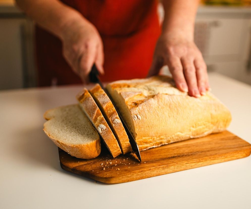 Z tym przepisem poradzi sobie każdy. Chleb na jogurcie to idealny pomysł na wypiek
