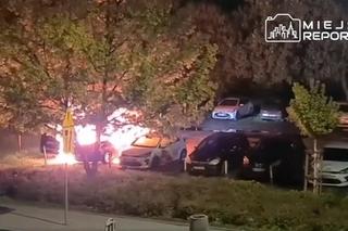 Zaparkowane auta płoną w Warszawie na potęgę! Czy to podpalacz? Strażacy mówią wprost! 