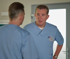 Na Wspólnej odc. 4012. Lew Nalepa (Przemysław Sadowski), Adamski (Tomasz Piatkowski)