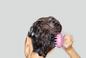 Masażer skóry głowy na porost włosów. Czy to rzeczywiście działa?