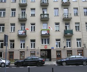 Mieszkają drzwi w drzwi, popierają rożnych kandydatów. Jedni za Trzaskowskim, drudzy za Nawrockim. Jak ze sobą żyją?