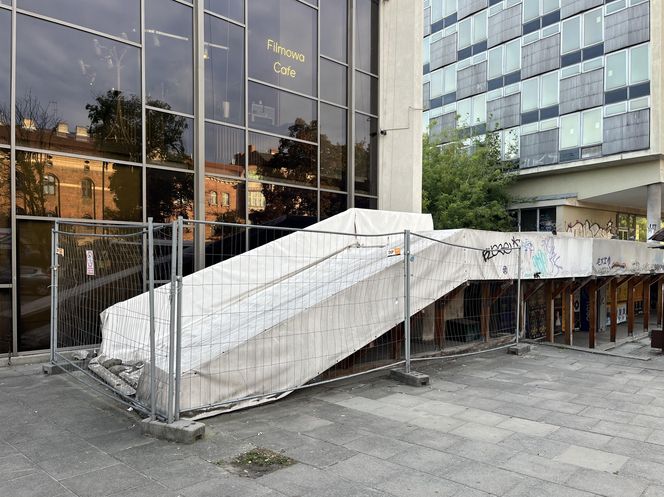Taras między Hotelem Cracovia i Kinem Kijów. Czy nadaje się jeszcze do remontu?