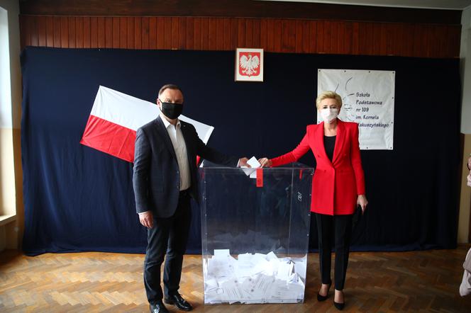 Wybory 2020. Para prezydencka razem z córką oddali głosy w drugiej turze