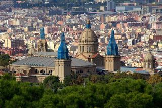 Barcelona. Tanie loty Wizzair i Ryanair do serca Katalonii. Wskazówki jak dolecieć za grosze