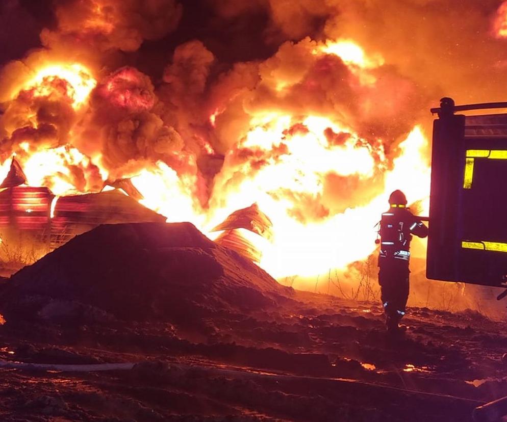 Pożar w Wieszowie. Z ogniem walczyło kilka jednostek OSP