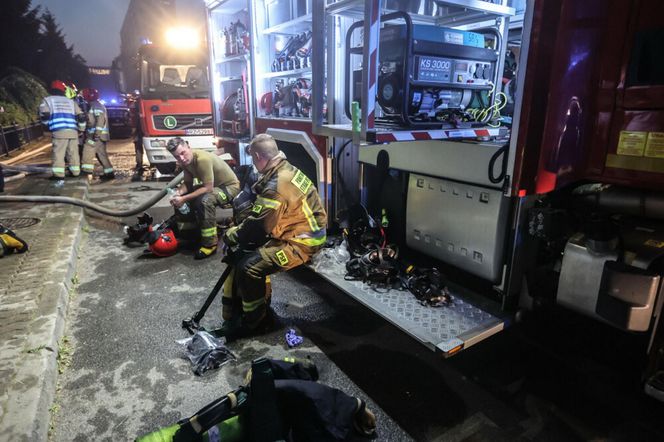 14-latka zginęła w pożarze bloku w Rzeszowie! Poszkodowanych zostało wiele osób [ZDJĘCIA, AKTUALIZACJA]